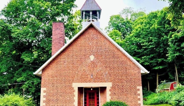 Old School 7 - Charming 2-bedroom historic home in welcoming Mansfield