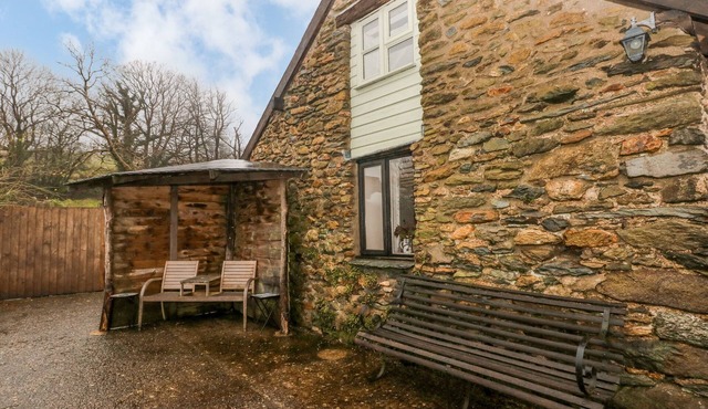 OLD TETHER BARN, with open fire in Crymych