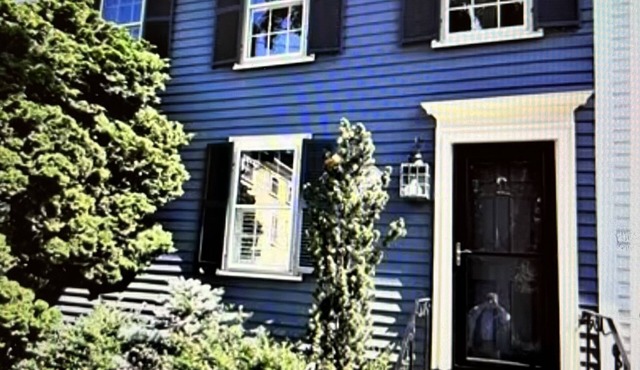 OLD TOWN CHARM. Sleeps 4- 2 bedrooms - 2.5 baths
