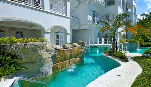 Old Trees 3 Sundance - 2 Bedroom beachfront villa