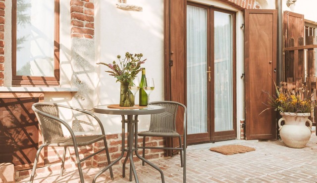 Old Well Suite in Antique Farm with Outdoor Spa in the Countryside