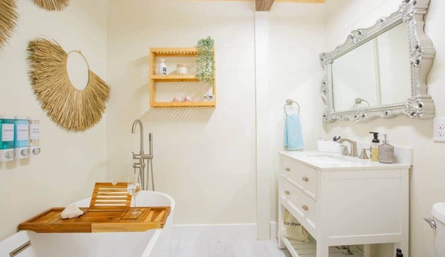 Olde Towne Retreat | Pet-Friendly Family Retreat Near Campus