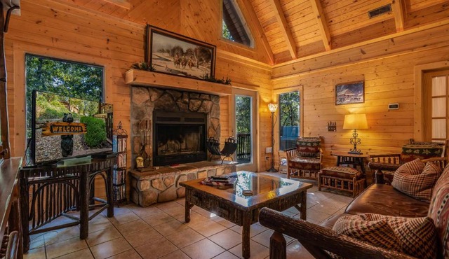 Ole Hickory w/Firepit HotTub