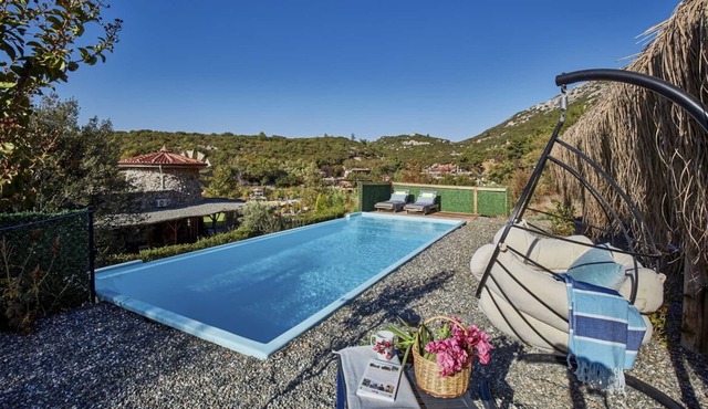 Oleander Cottage - Two Bedroom Resort, Sleeps 5
