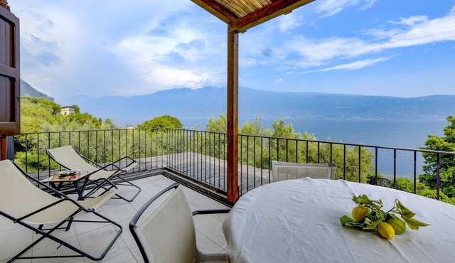 "oleandro" Apartment Directly on the Lake
