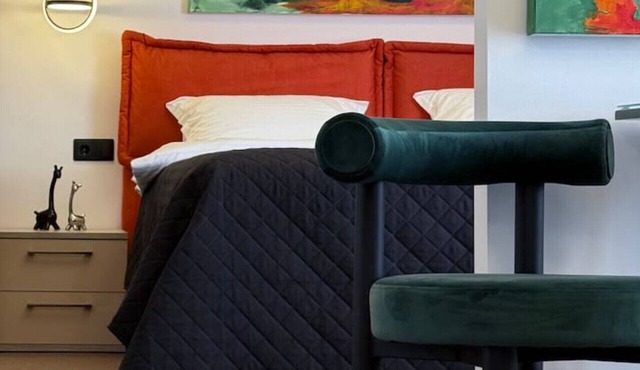 Olive Deluxe King Studio by Eclectic 6