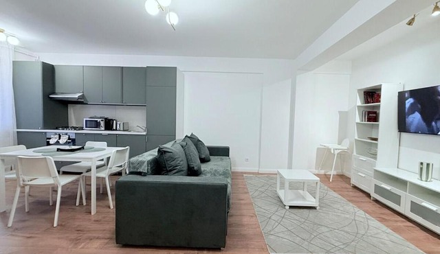 Olive Green I Apartment at Groundfloor with Balcony