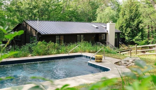 Olive Pit: Scenic Designer Retreat +Pool—Sleeps 12