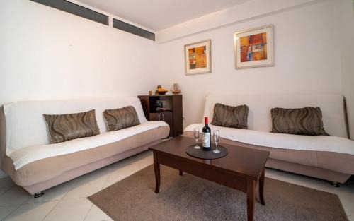 Olive View apartment