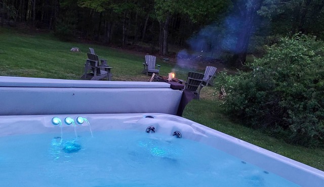 Olivebridge Oasis: Getaway with Hot Tub