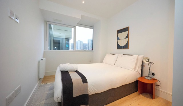 Olympic Way Apartment, Workspace, Gym & Near Station