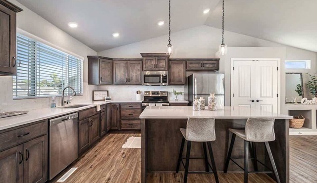 Omaha Charm! Cozy Comfort home in the heartland
