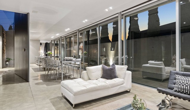 Omaha's Luxurious Hideaway