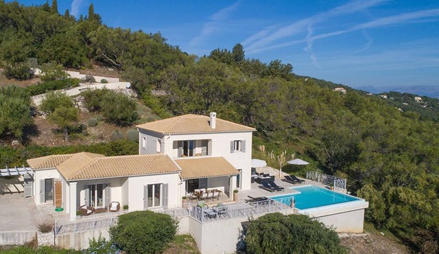 Omolos House - Five Bedroom Villa, Sleeps 10