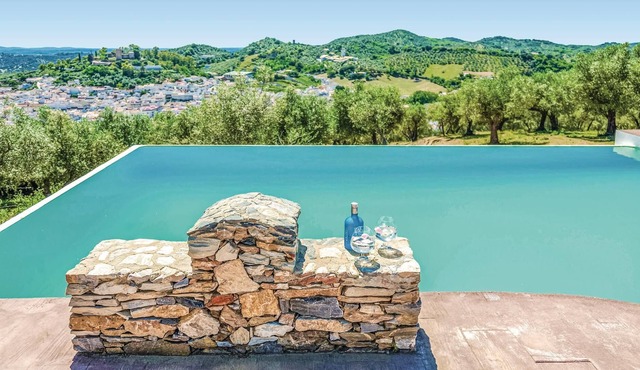 On a small hill in the mountains of Constantina, you will find this lovely vacation finca with a spe