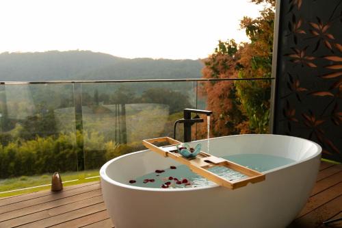 On Eagle Wings Mountain Retreat & Spa
