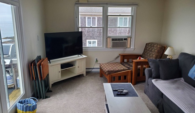 On Minot Beach - 1-bedroom apartment with deck and views of the ocean