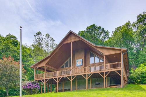 On-Site Forest Trail Access! Home in Burnsville