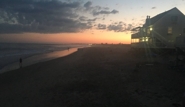 ON THE BEACH 2 bed 1 bath 350 feet of private beach on Misquamicut Beach