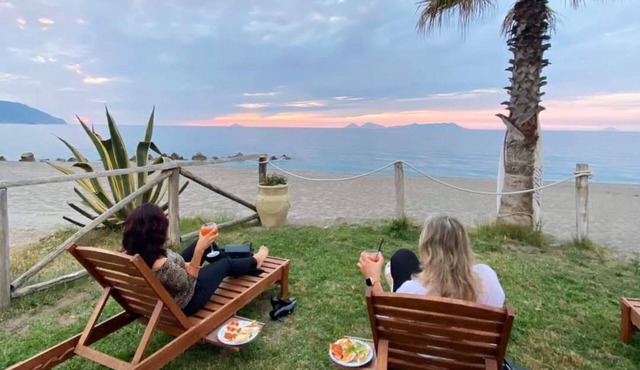 On the Beach Apartment right on the beach with tv A/C - WI FI -parking