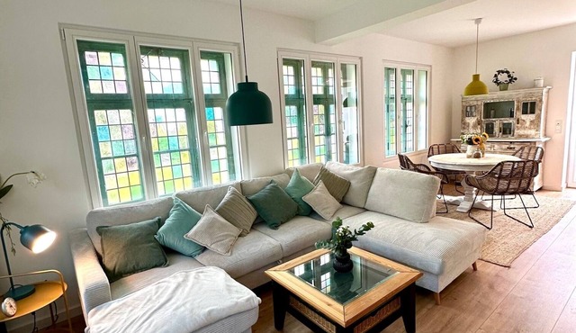 On the outskirts of Cologne, a historic little country house with real hygge charm!