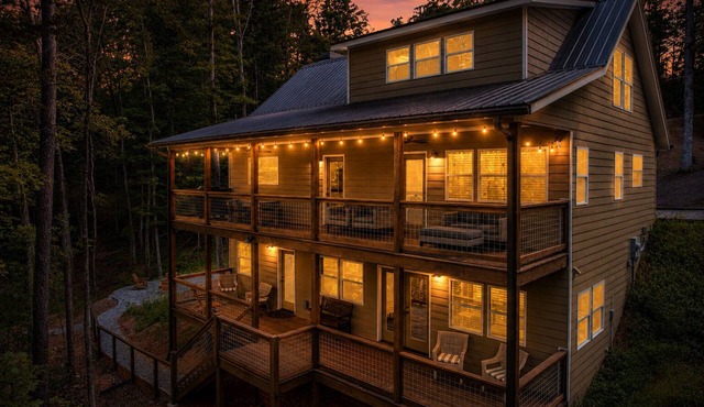 On the River with Arcade, Firepit & Pet Friendly!