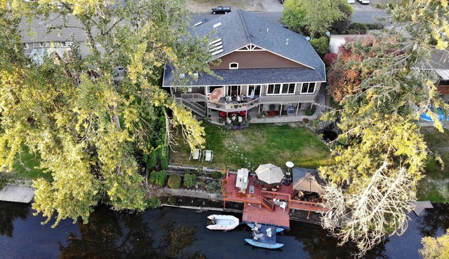 On the river with your own private boat and dock!Moments from downtown!