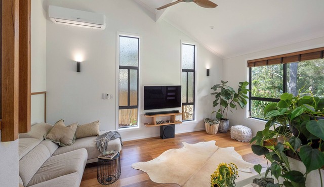 ‘On the Shores’ Newly renovated 3 bedroom home