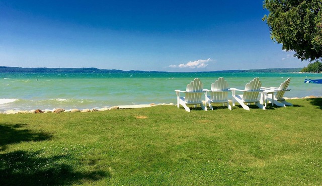 ON TORCH LAKE - SUNSETS - LG SANDY BEACH & YARD - PERFECT FOR FAMILIES BOOK 2027