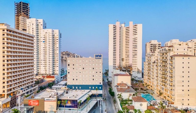 One Acapulco Costera