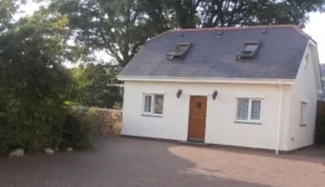 One bed accommodation with countryside views, near Snowdonia National Park