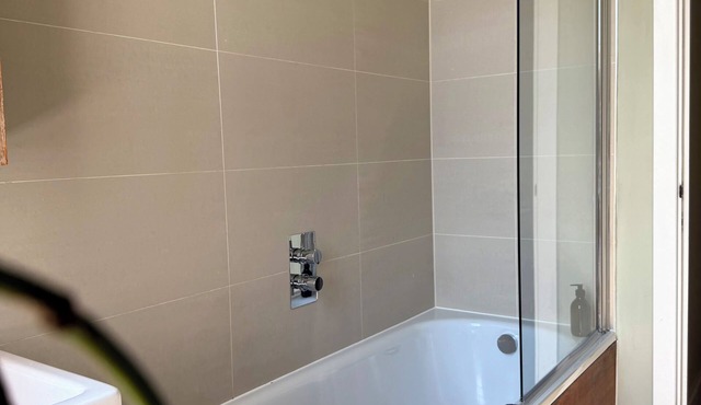 One bed flat five mins from tube, Islington