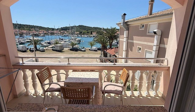 One bedroom apartment with terrace and sea view Kukljica, Ugljan (A-8316-a)