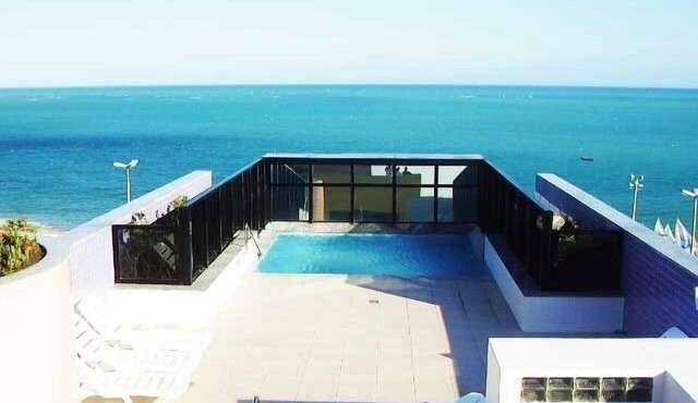 One-bedroom beachfront apartment in Pajuçara