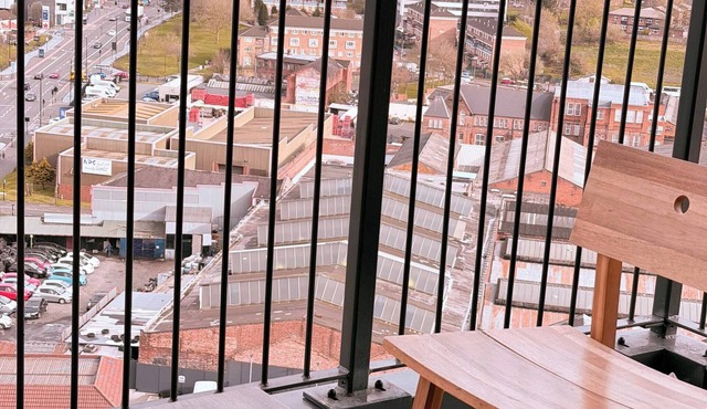 One Bedroom Flat With Balcony Views in Birmingham