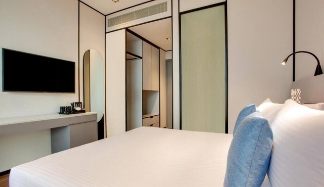 One Bedroom Near Nostalgia Cafe By Luxury Bookings