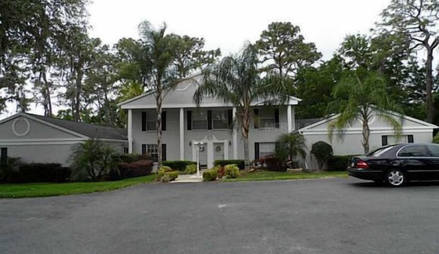 ONE BEDROOM NICE 1 AND 1/2 BATH WITH LARGE SCREEN PORCH
