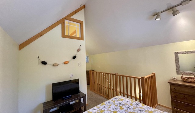 One Bedroom Private Cabin Close to Trails and Beaches