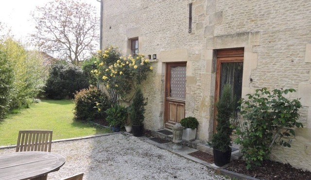 One bedroom semi detached house with garden for 2 guests.