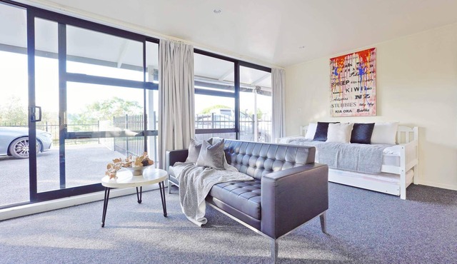 One Bedroom Unitfarm Stay Getaway in Waitoki
