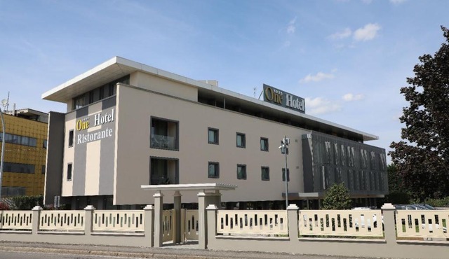 One Hotel & Restaurant