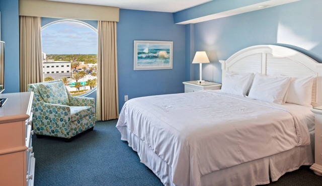 One King Room w/Amazing City View – Modern Design Meets Everyday Comfort