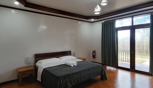 One King Size Bed + Amenities