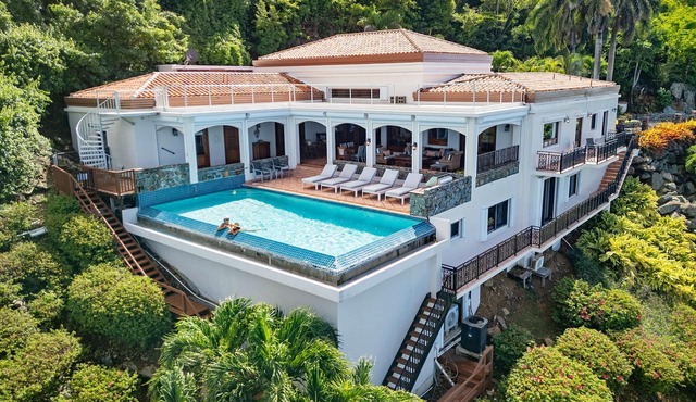 One-level main floor - Central Local - Magens Bay