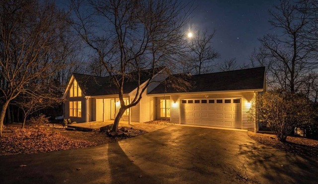 One-level w/FirePit, 2 Living Areas & Resort Amens