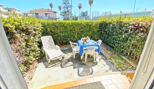 ONE-ROOM APARTMENT 50 metres from the SEA near SANREMO