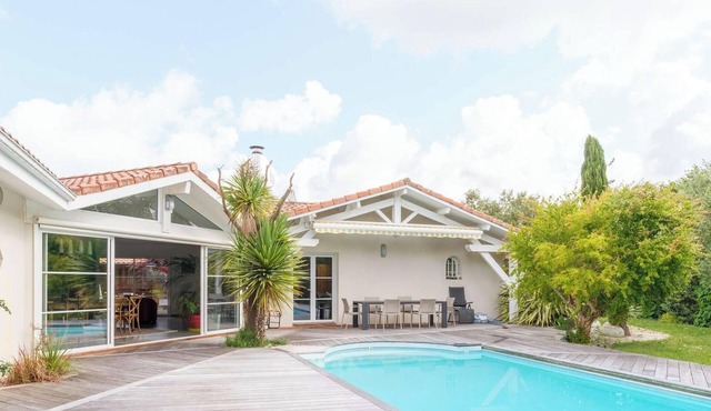 One-story villa with pool - 8 guests