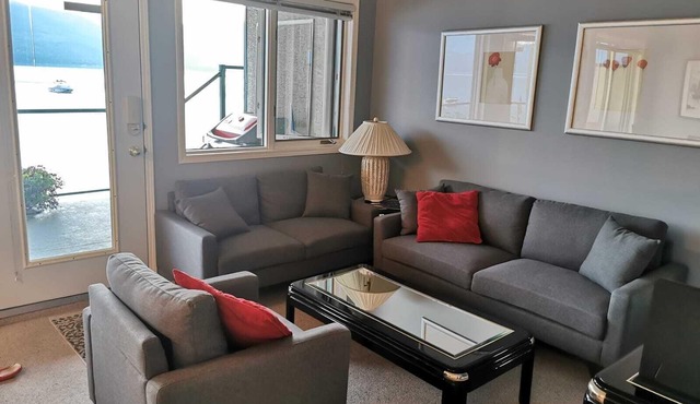 One Suite Getaway unit 5B. Lakefront 2 Bedroom in the Shuswap