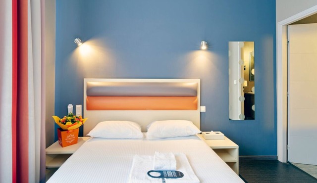 One Unit w/Double Beds | Pets Allowed | Minutes Away from Strasbourg Museum