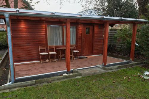 Onebnb Gästehaus mit Terrasse Nähe BER Flughafen Adlershof WISTA Treptow